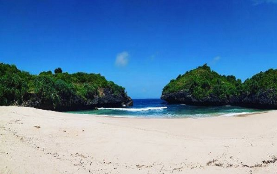 Destinasi Wisata  Pantai Sedahan Surga Baru yang  